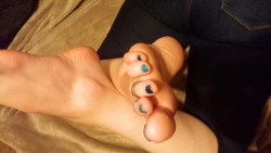 sweetcandytoes:  Expressive feet