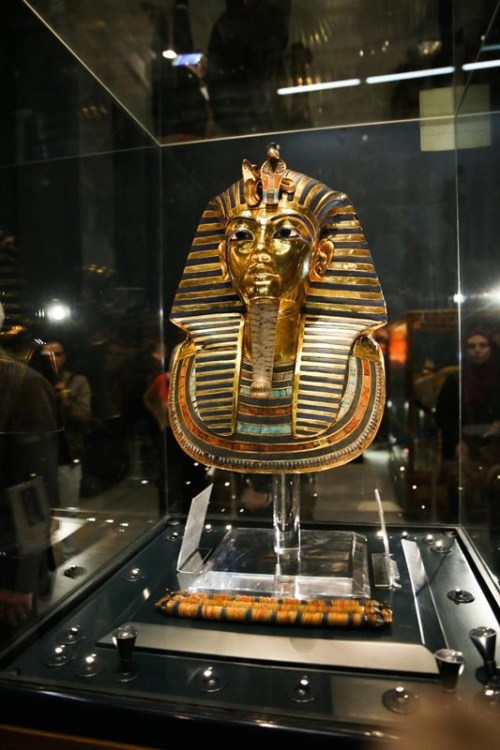 The Gold Mask of Tutankhamun. Egyptian Museum, Cairo.