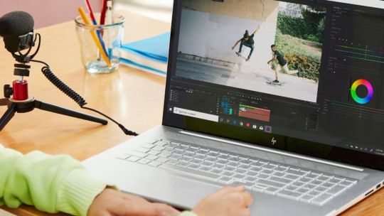 Students get an extra $100 off and a free smart plug with these laptops at Best Buy