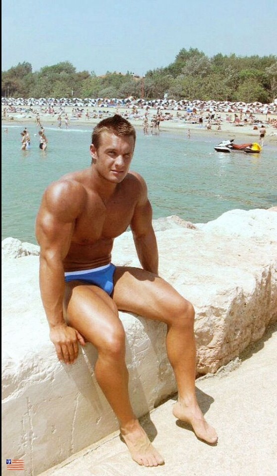 swim-fever:  http://swim-fever.tumblr.com/  Holy fuck!!!