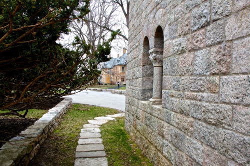 Glencairn'sporte-cochère, looking toward Cairnwood.