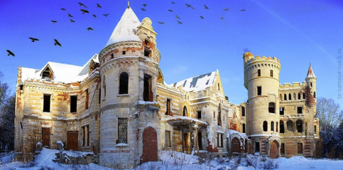 abandonedography: 9 of the Most Fascinating Abandoned Mansions from Around the World