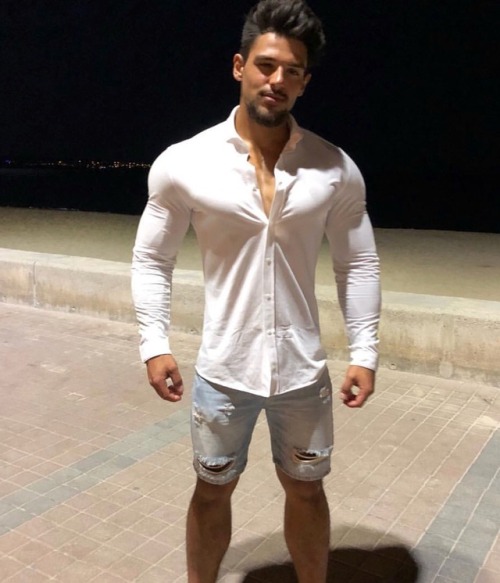 men-with-black-hair:Jamar Pusch No words…