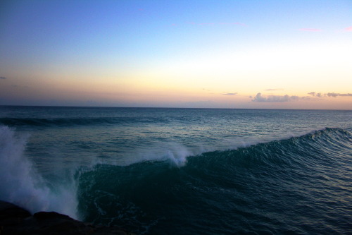 itsaonetimething:  china walls, oahu