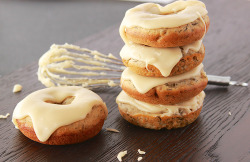 everybody-loves-to-eat:  banana bread donuts