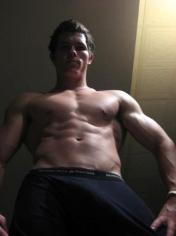 fraternityrow:  125 gay porn tumblrs you should follow | fraternityrow