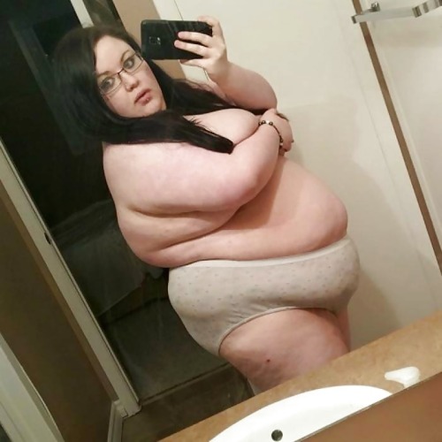 bigssbbwgirl:  Wanna meet a horny BBW? - porn pictures