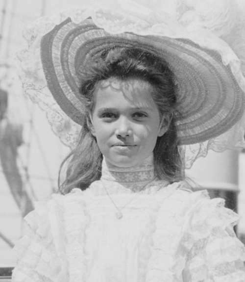 queenvictorias: ♚ endless photographs of OTMA ♚ Grand Duchesses Maria Nikolaevna of Russia *our pint