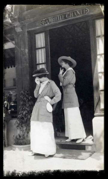 fawnvelveteen:Coco Chanel, Deauville in front of first Chanel store, 1913