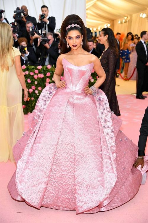  Deepika Padukone Looks Irresistibly Sexy At 2019 Met Gala Celebrating Camp: Notes on Fashion in New