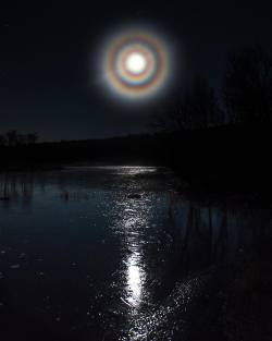 space-pics:Incredible Moon Corona seen in Senja, northern Norway. Credit: @visitsenja.