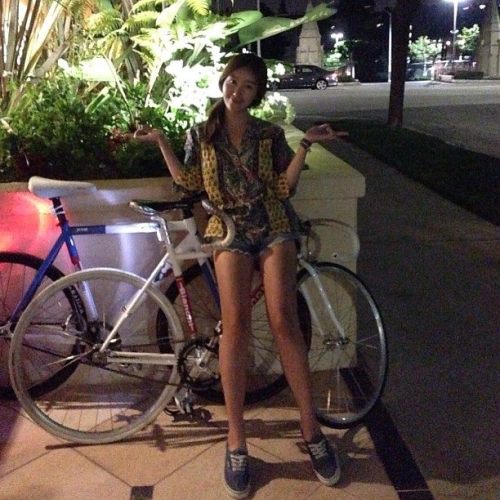 xfixed: Dat Legs! #fixedgear #fixie #fixiegirls #fixiechicks on.fb.me/15JUTEK