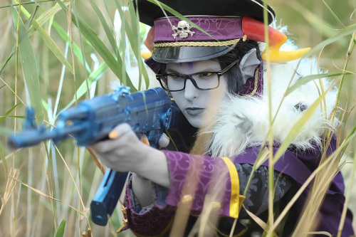 drvalkyrie:  ernestinehemingway:  manicfool:  *Laughs maniacally* They say Homestuck cosplays are EA