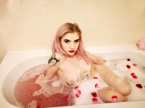 Nothing better bath and bubbles after long day, maybe glass of wine ❤️