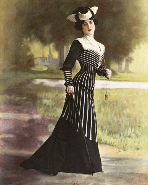 fuckyeahmodernflapper: Walking dress (Les Modes, french magazine, 1900s)