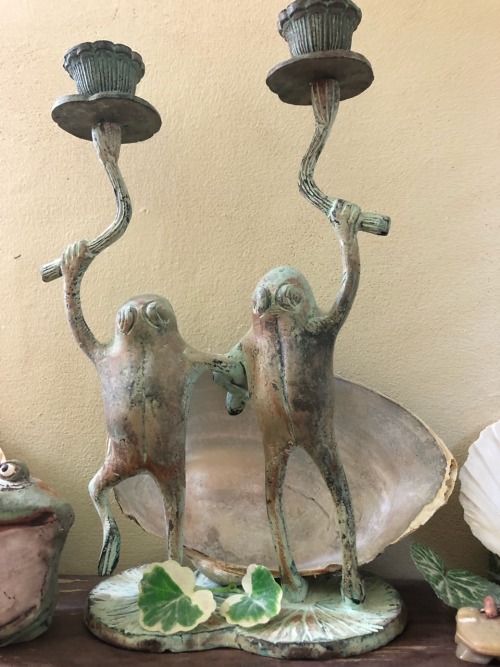 kewlaidbih: a rating of all the frogs in my neighbors’ frog-themed bathroom very round and good! his face shows an emotion that i can’t quite describe. 10/10 here we have an arts and crafts frog! he has a nice figure but his lack of eyes is unsettling.