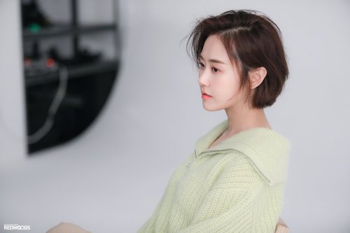  Behind the scenes of Heo Gayoon photoshoot from REDWOODS 