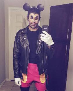 cre-aa-tor:  I’m a mouse, duh.  #mickeymouse