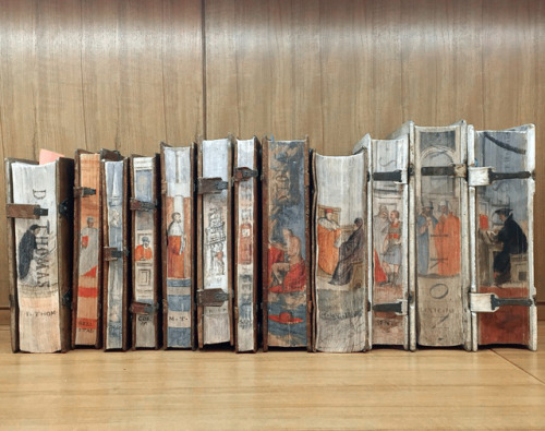 speciesbarocus:Volumes with fore-edge painting by Cesare Vecellio.