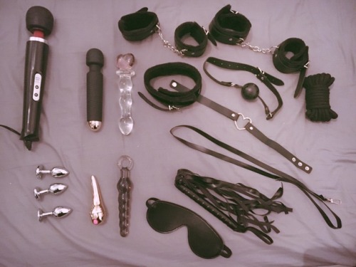 bigb00tyqueen: I need more toys in my life