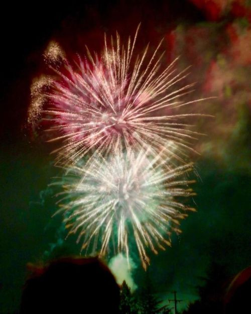 Amazing what you can do with an iPhone! This was a hand-held Live Photo, set to “long exposure” mode, then enhanced using the built-in editor in Photos. ⠀
⠀
#fireworks #happyfourth #happyfourthofjuly #fourthofjuly #AshlandOregon #Oregon...