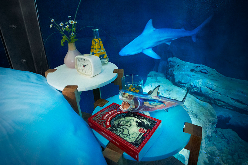 archatlas:    Underwater Shark Suite   Would you sleep in this shark suite? French