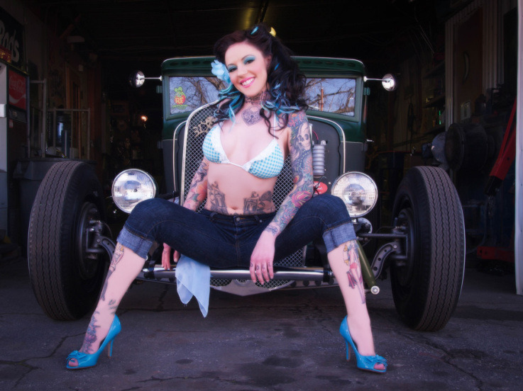 hotrod-girls:  Hotrod Pinup , check more here : http://hotrod-girls.tumblr.com/