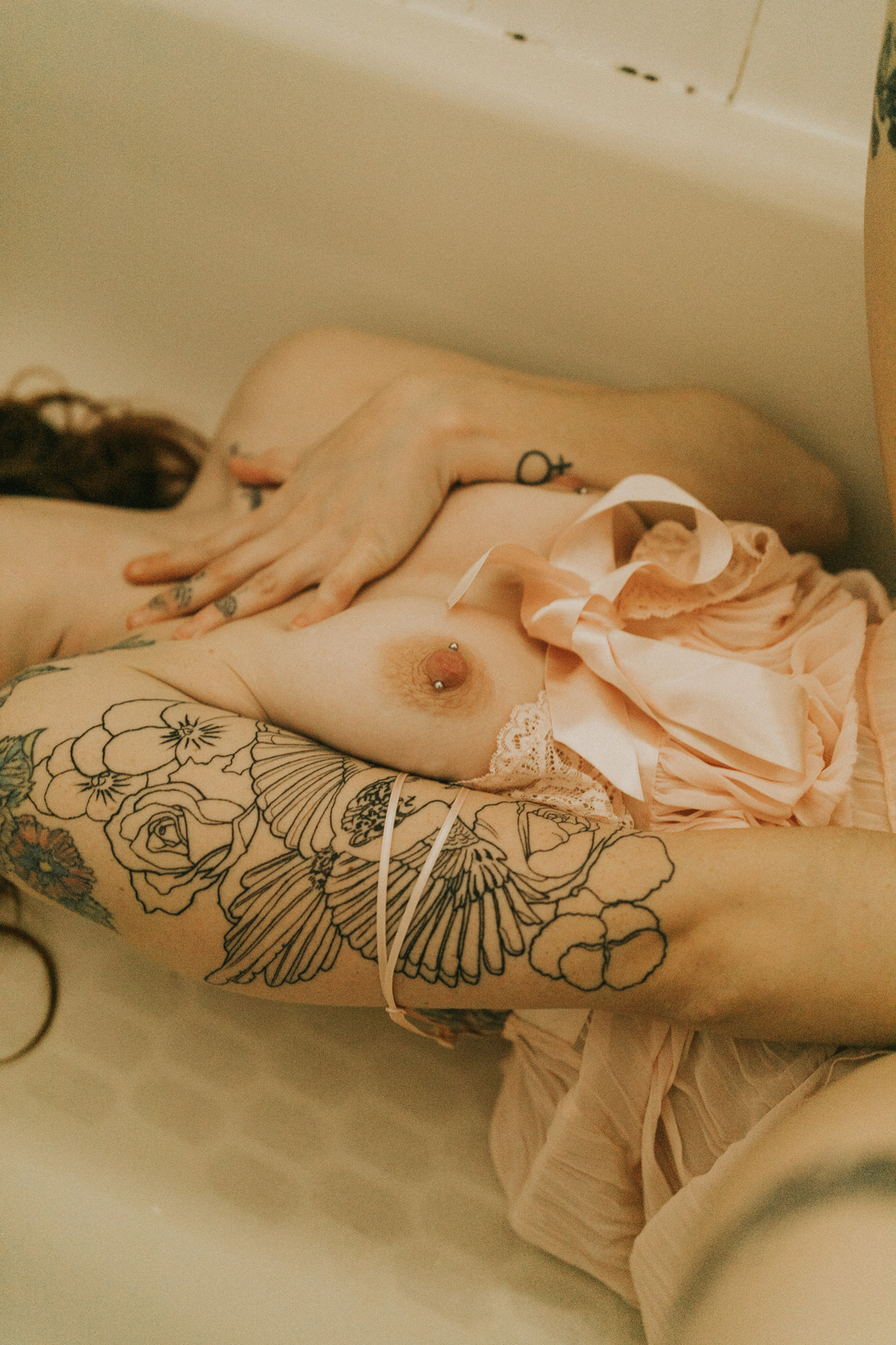 nocturnalsmile: nocturnalsmile:  sweet nothings. september 2018. nsfw set. photographer: