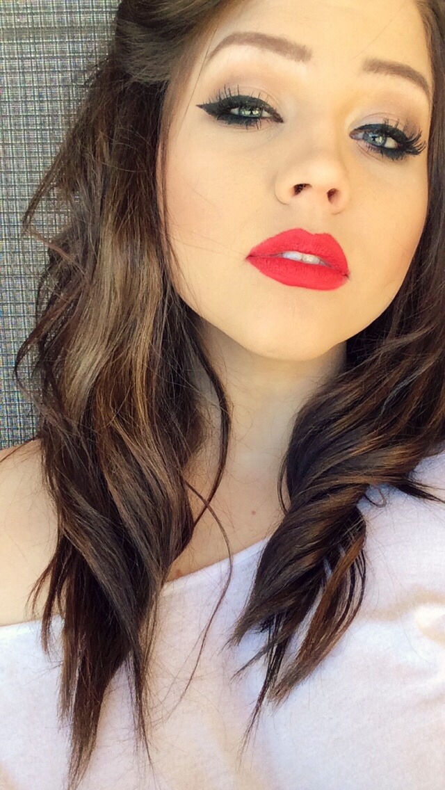 phantom-of-the-booty:  myulteriormotive:  coacalin:Thx mac 4making pretty lipstik