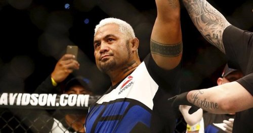  Mark Hunt stops Derrick Lewis in the 4th round via: TKO (punches).  Derrick Lewis following the mai