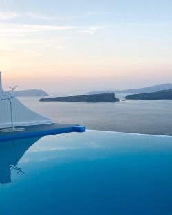 santorini-luxury:  Main Infinity Pool | @astarte_suites