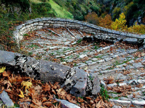 Syrrako village, Ioannina. The experienced craftsmen of the village not only built these stone build