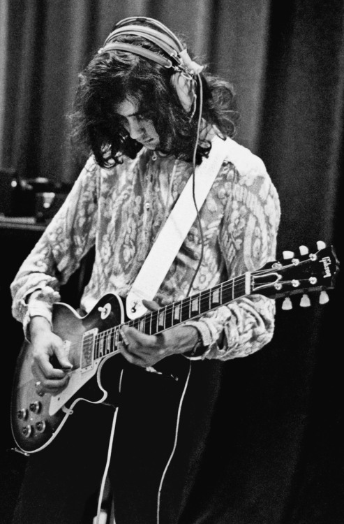 givemepage:  Jimmy Page, overdubs to “Whole lotta love, A&M Studios, Los Angeles, May 1969. 