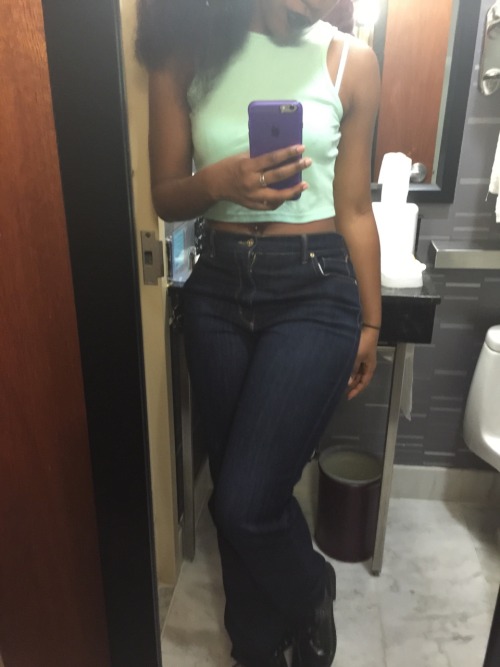 thecherrywinehouse:  Yea yea yea