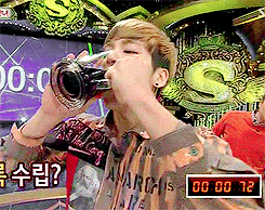 littleshinee-deactivated2017050:  Jonghyun drinking a mug of coke in under 6.23 seconds.