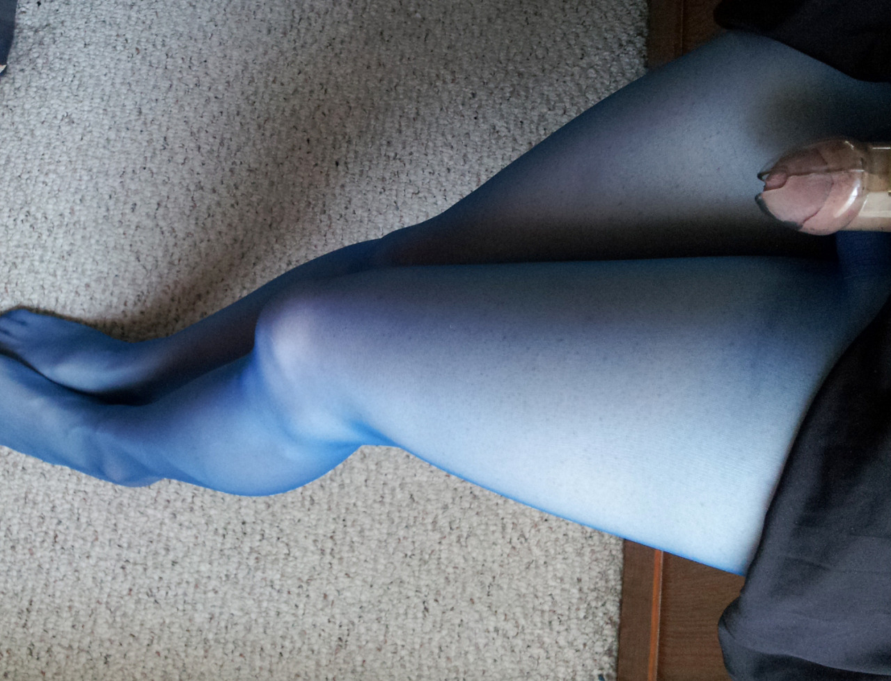sarisstg:  I don’t think its any secret I’m a fan of pantyhose. Turns out so