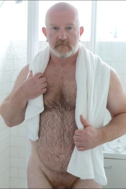 fhabhotdamncobs:  dadswanted:  wet fur.  W♂♂F