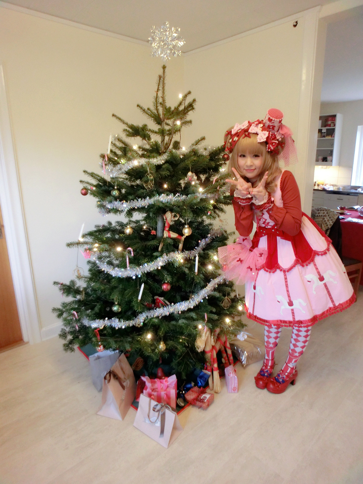 yannmmm:  My Christmas Outfit: Angelic Pretty - Carnival My Lookbook: http://lookbook.nu/look/6951170-Angelic-Pretty-Carnival-Fantasy-Theater-Heart