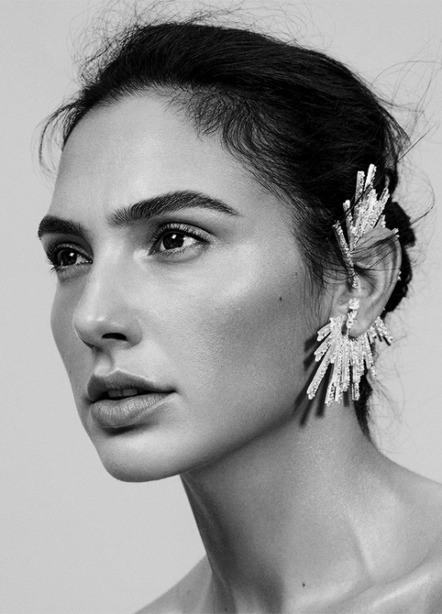 Gal Gadot photographed by Paola Kudacki for Elle...: BW BEAUTY QUEENS
