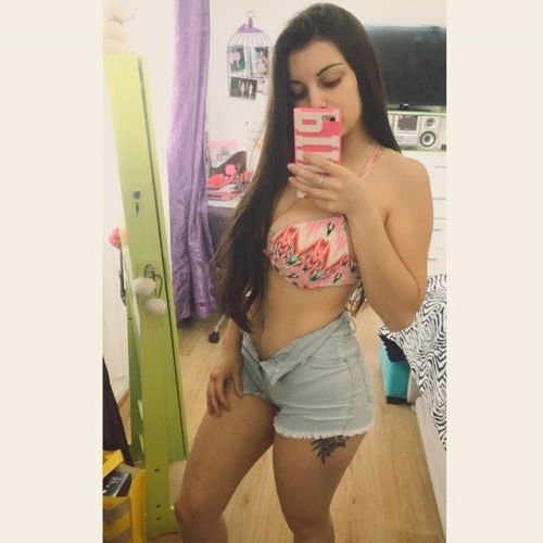 Sexy chilena Scarlet D. Aravena en instagram https://www.instagram.com/scarletdenix/