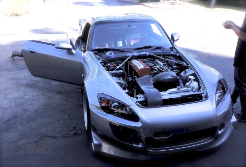 nicestcars:  marshallchang:  Uploading random crap from my phone a year or so back  That red NSX is perfect