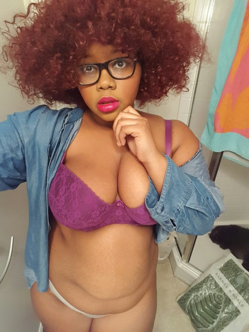 afatblackfairy:  I smell so good~  (If you want nsfw/nudes and are willing to pay message me ♡) 