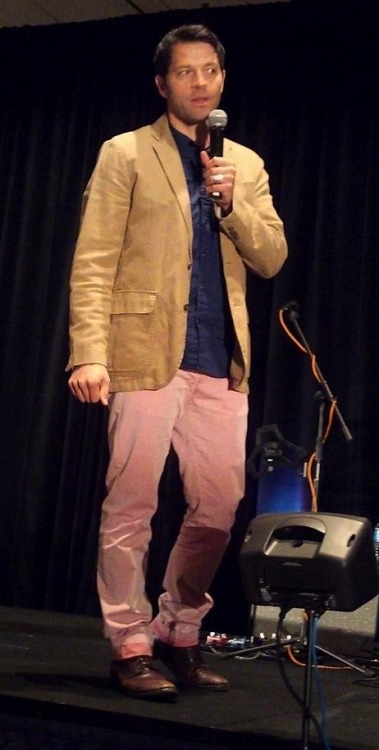 holysuddenappearancesmisha: * :･ﾟ✧ Misha wearing pastel pink pants at TorCon &ls