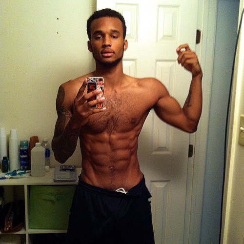 publicignorance:  #skinnyniggacomeup 🐒 aha 