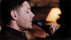deanprayedtocas:  dean winchester + drinking 