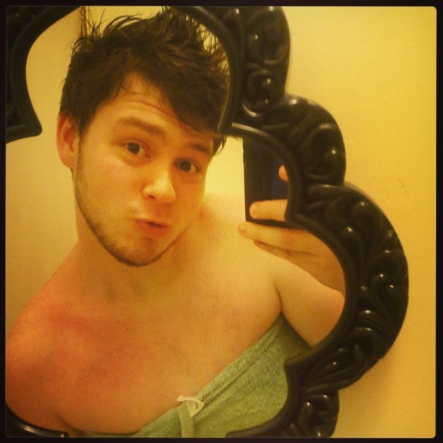 sporadic-spooning:Late night showers :) &lt;3 #me #shower #wrappedup