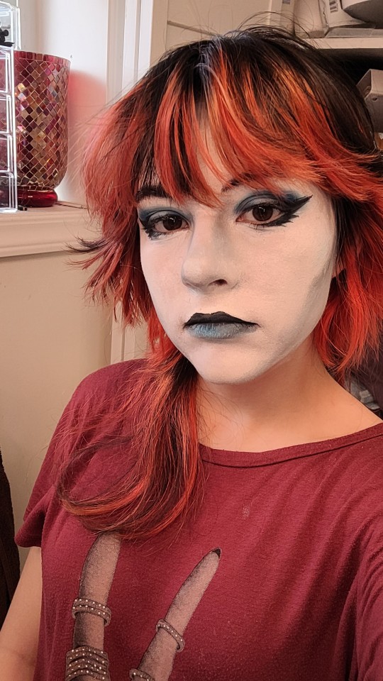 Queen cosplay makeup