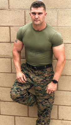 jimbibearfan:  A United States Marine cannot be beat for masculinity and bravery.
