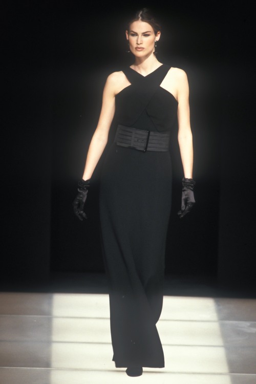 Giorgio Armani Ready-To-Wear Fall/Winter 1992.Model: Meghan Douglas