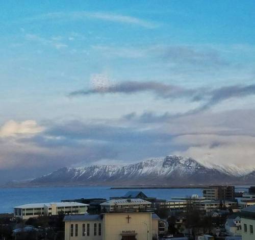 Lovely view of Esja mountain ❤ #scenicphotography #scenic #iceland #reykjavik #travelphotography #tr